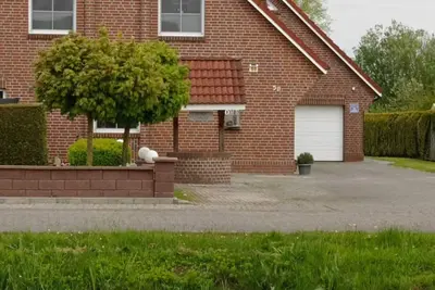 Image de Gemütliche Ferienwohnung am Kanal im Herzen Ostfrieslands