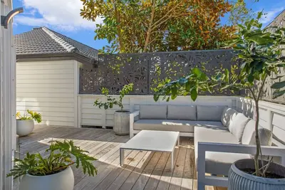 Image de The Oasis Home with Hot Tub and Parking