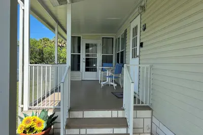 Image de Cheerful Barefoot Bay vacation rental