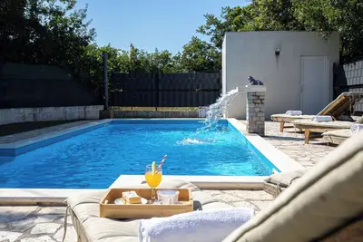 Image de House Runjic w. pool, large garden and playground