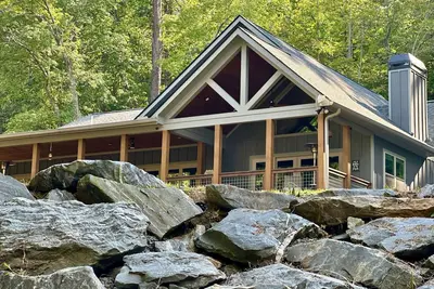 Image de The Rest. Spacious 5 bedroom home with beautiful amenities in tranquil Warne, Nc