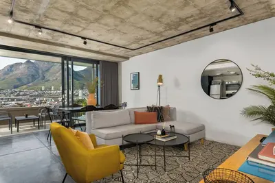 Image de Luxe 2 Bd Apartment in Vibrant Bo Kaap | Pool Deck