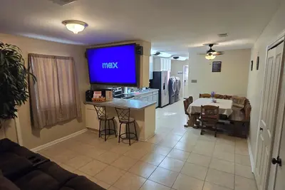 Image de Five Full Appointed Bedroom House in Quiet Neighborhood