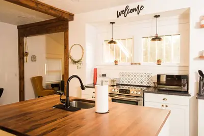 Image de Charming Lincoln Gem: Sleeps 10, perfect for families!