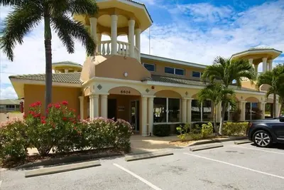 Image de Hidden Lake-Lovely 2+/2 Condo minutes to the Beach