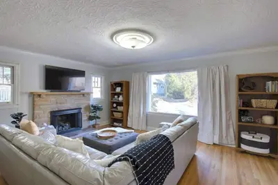 Image de Charming 2-bedroom cottage walking distance from downtown Hendersonville