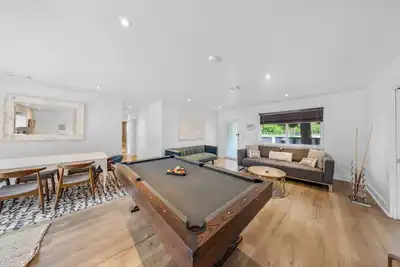 Image de Up to 12 guests! House in Design District