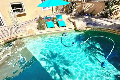 Image de Santa Ana Royal prestige home/ pool-spa resort style/ Disneyland/Beaches/16guest