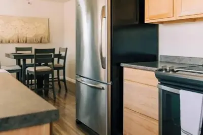 Image de Colorful Colorado Street, An AirBros Property\n\n