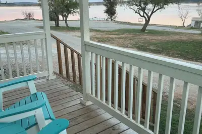 Image de 8 min to Rocker B - Cozy Lakefront Escape at Pk Lake