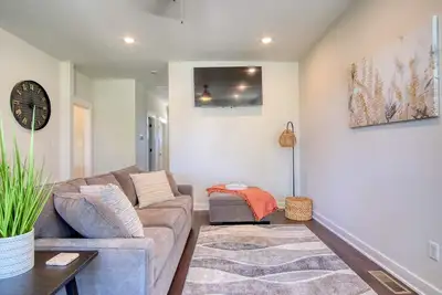 Image de Relax@Indy Retreat: 3 Br, 3 Ba, Pvt Deck, <10 Mins to Downtown, Speedway, & Golf