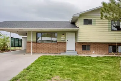 Image de Spacious 4-bedroom house in charming Montrose