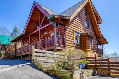 Image de Storybook mountain-view cabin with hot tub, pool table & free attraction tickets