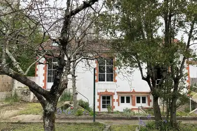 Image de Jolie maison de vacances au calme avec jardin arborée