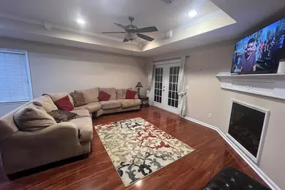 Image de Near Acom and hospital, 2-bedroom house in charming Dothan with WiFi, Ac.