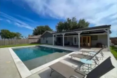 Image de Pool Spa 3-bedroom house with WiFi and Ac in Benbrook