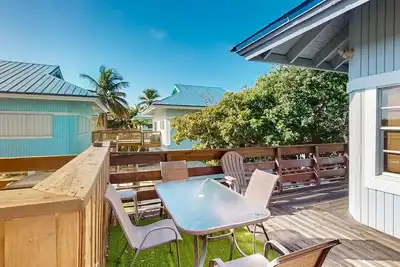 Image de Oceanfront house with dock, kayaks, deck, fast WiFi, central Ac & washer\/dryer