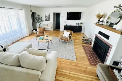 Image de Charming, luxurious 3-bedroom Fresno County farmhouse w Wifi