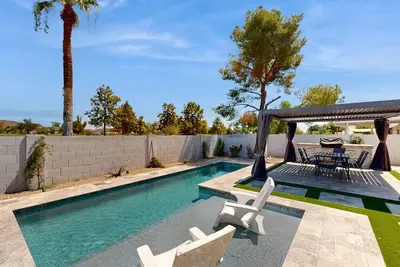 Image de Exquisite Home adjacent to Golf Course with Mountain Views
