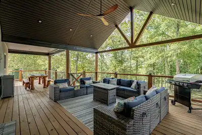 Image de Porch-lovers Paradise! Sleeps 11-12. Multiple fire pits. Only 0. 8mi to boat ramp