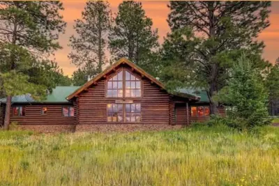 Image de Entire Cabin - Private 10-Acre Forest Retreat. Pet Friendly!