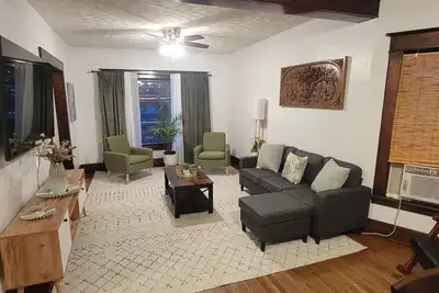 Image de Spacious 3-bedroom apartment in delightful Buffalo with WiFi, Ac Tv in each room