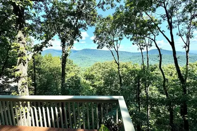 Image de Big Canoe Mountaintop Home with Hot Tub