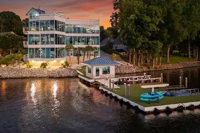 Image de The Glass Mansion w/Optional Boat Rental