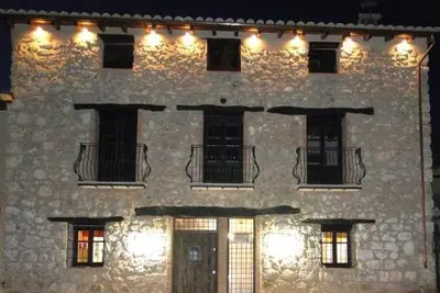 Image de Maison de campagne 'Teruel Alfambra La Deshilla' avec vue sur la montagne, piscine et jardin privé