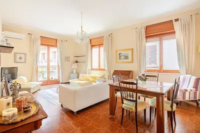 Maison de vacances 'Kina House' avec balcon, Wi-Fi et climatisation