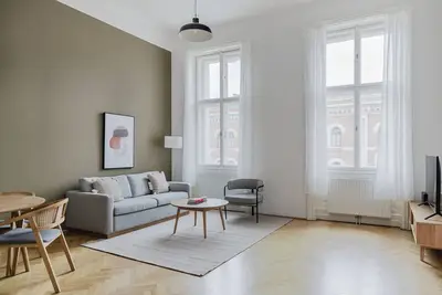 Image de Sweet Innere Stadt 2br w/ Washer & Dryer, by Blueground