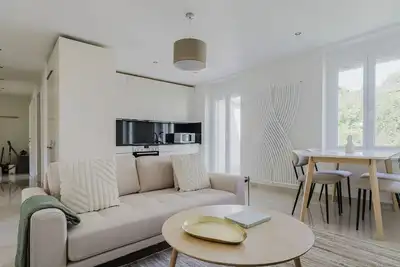 Image de Excellent Enge 3br w/ Balcony, W/D & Elev, by Blueground