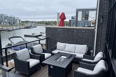 Image de 3 Bed Waterfront Vacation Home