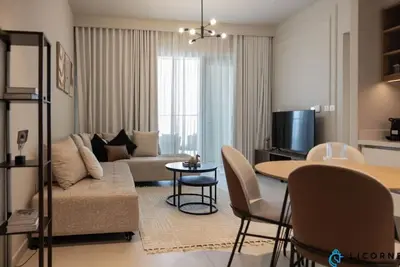 Image de Top Floor 1br Urban Oasis Steps from Dubai Mall