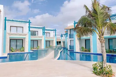 Image de Spacious Suite w/ King Bed, Rainforest Shower, & Balcony All-Inclusive