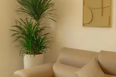 Image de 120m2, 2-bedroom apart in Embassy Area, Lake view