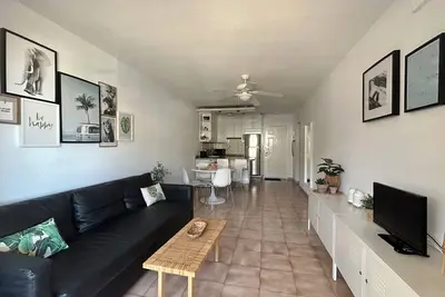 Castle Harbour: 1 bedroom apartment (C117)