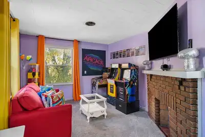 Image de Gamer's Paradise Duplex | Themed | Sleeps 13