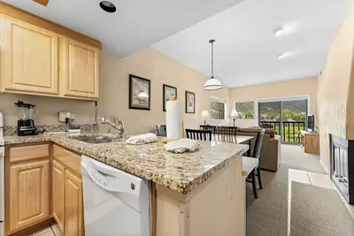 Image de Inviting Condo in Copper's East Village w/ Golf Course & Slope Views!