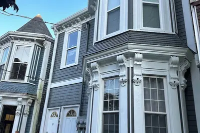 Image de Spacious Stylish Gem ~ Steps from the Pier ~ Parking