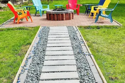 Image de Brand-New & Tranquil Retreat: Backyard ~ Parking!