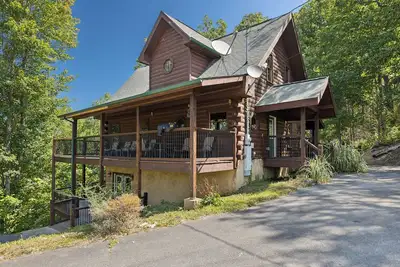 Image de Cabin w Mtn View/Pool Table|Air Hockey|Arcade|Hot Tub