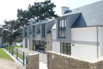 Image de Maison moderne face à la mer