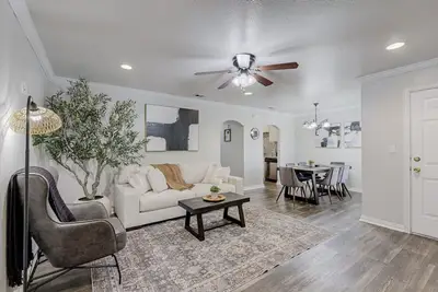 Image de Boho Hangout - Walk to At&T | GlobeLife | Tx Live!