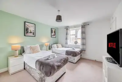 Image de Detached House • Sleeps 8 • Great Location • Driveway Parking