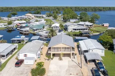 Image de Waterfront, Private Boat Dock, Paddle board, Near Springs