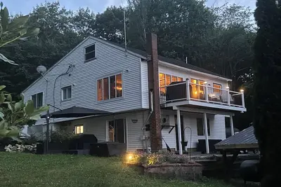 Image de Unique rental with two houses on the lake in charming Lyman with Ac, WiFi