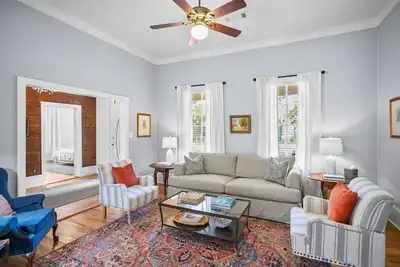 Image de The Peabody House: Historic Charm in Brenham