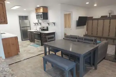 Image de City Center Flat! Downtown Hurricane on State Street! Charming 2 bed w/ kitchen!