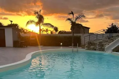 Image de Luxury villa with pool and jacuzzi near the sea
